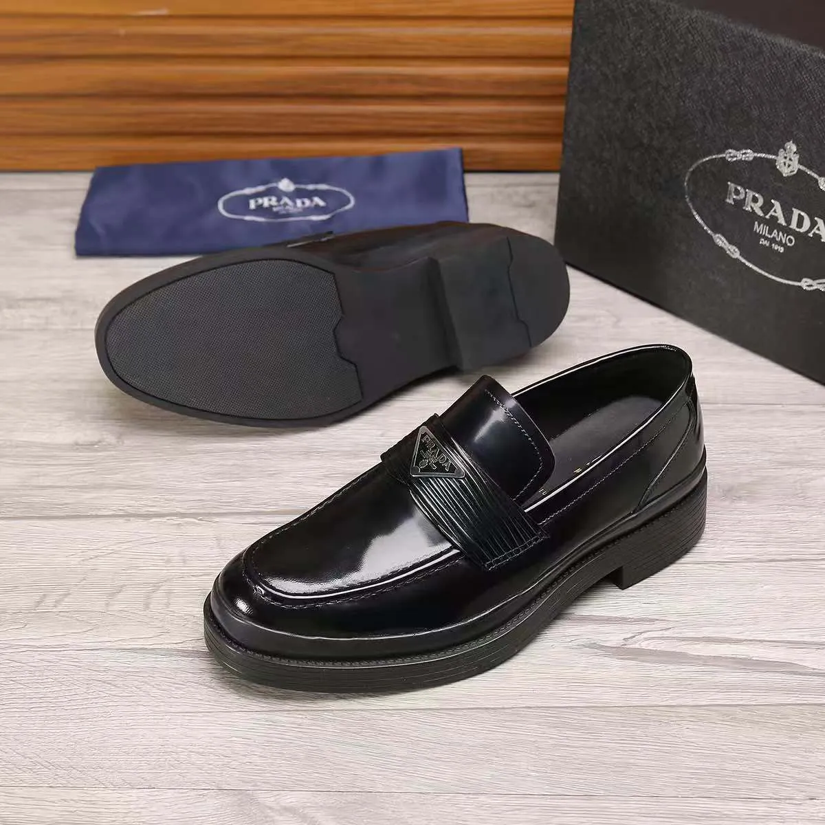 Men's shoes 💰540 💰💰🎩🎩【Prada】Counter 1:1⬆️original reproduction, absolute quality🆗Original outsole, high-quality imported rubber, wear-resistant and non-slip, never degummed, upper material: imported first-layer cowhide➕anti-slip foam outsole, official website material, lining material: water-dyed leather lining, 3 colors available! Code number 38-45
